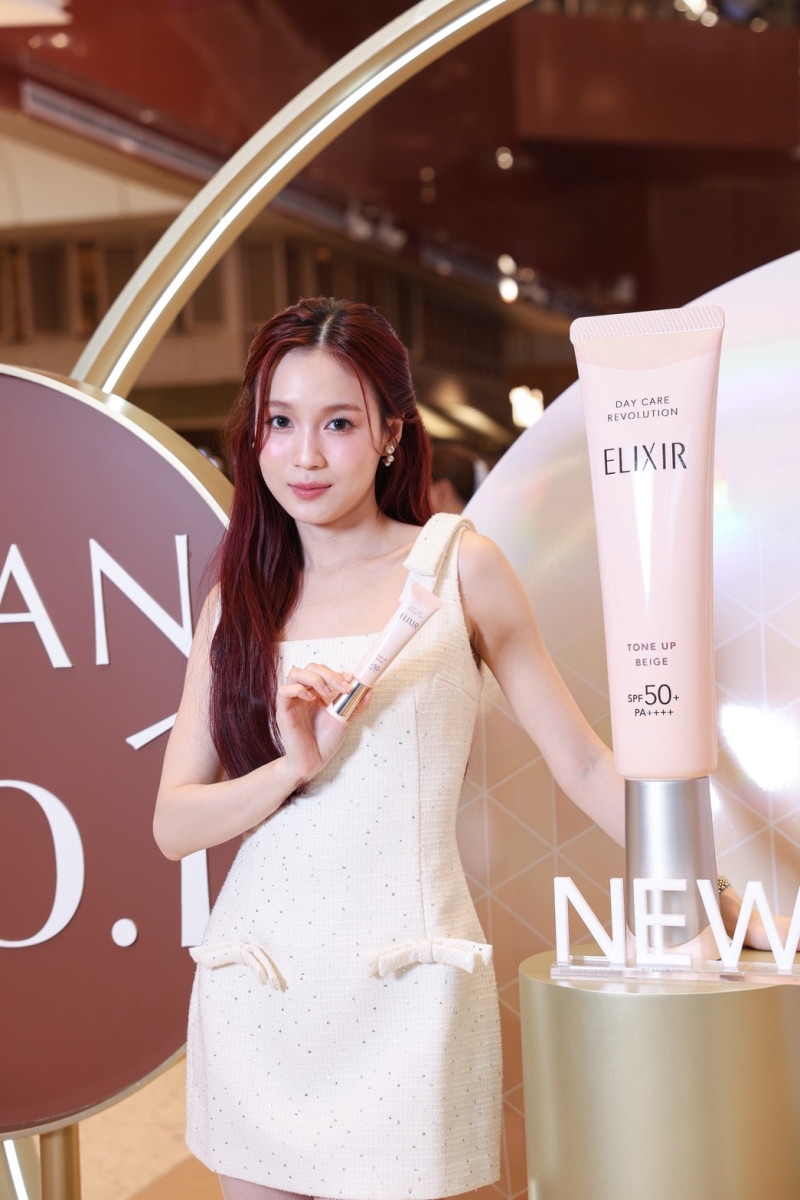 “เลิฟ – แจ็คกี้ – เตริ์ด” ร่วมงานเปิดตัวกันแดดขายดีเฉดสีใหม่! ELIXIR Day Care Revolution Tone Up Beige SPF50+ PA++++ ฉลองยอดขายผลิตภัณฑ์กันแดดกว่า2.5ล้านชิ้น ทั่วโลก